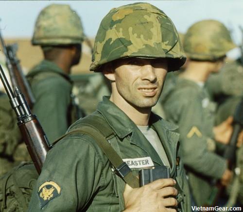 COUVRE CASQUE MITCHELL PATTERN US ARMY VIETNAM 1973 