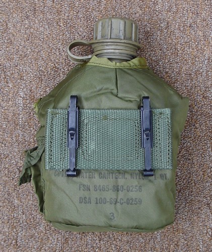 The webbing keeper on the back of 1969 dated M1967 1-quart canteen cover was stitched with the cut edge folded underneath.