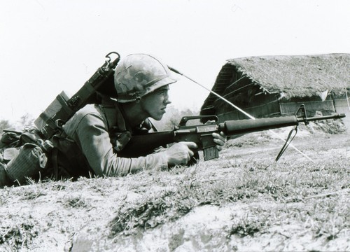 Radio Telephone Operator (RTO) of the 27th Infantry, 25th Infantry Division carries a PRC-10 radio.