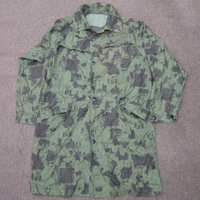 The Australian Lightweight Tropical Smock was made in a 2-color camouflage.