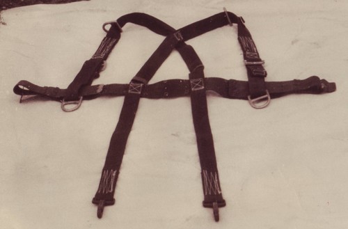 The CISO STABO Harness procured for Special Forces in Vietnam had non-adjustable leg straps.