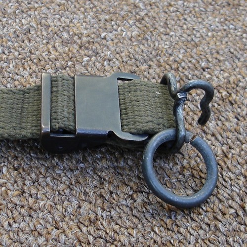 The front belt hooks of the EX-54 suspenders had separate rings for attaching the sleeping gear carrier.