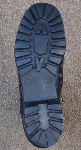 The non-spike protective DMS jungle boots were issued with Vibram pattern soles.