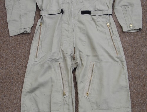 The Summer Flying Coveralls featured two hip pass-through pockets with zip fasteners and an adjustable waist belt with Velcro fasteners.