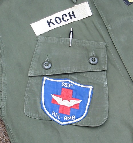 The first pattern Tropical Combat Coat had a pen pocket behind both chest cargo pockets.