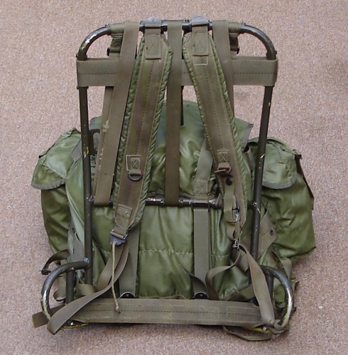 The left shoulder strap of the Lightweight Rucksack had a quick-release fastener.