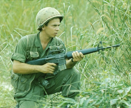 A rifleman of the 27th Infantry, 25th Infantry Division wears a Lightweight Ammunition Vest whilst on patrol near Fire Support Base (FSB) Kien.