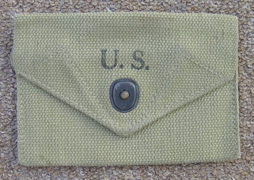 The flap of the M1942 First Aid pouch was closed with a lift-the-dot fastener.