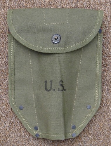 The flap of the M1943 intrenching shovel carrier was closed with a lift-the-dot fastener and its sides were reinforced with eight rivets.