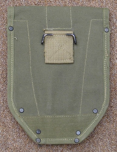 The 1943 version of the M1943 shovel carrier was the only one to have a fixed position double hook attachment.
