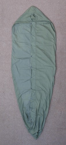 The M1945 Sleeping Bag Case provided a water repellent outer layer for the Mountain Sleeping Bag.
