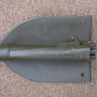 Manufacturer's name and date stamped on the M1951 shovel.