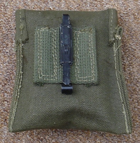 The first pattern M1956 First Aid pouch had a single slide keeper on the back.