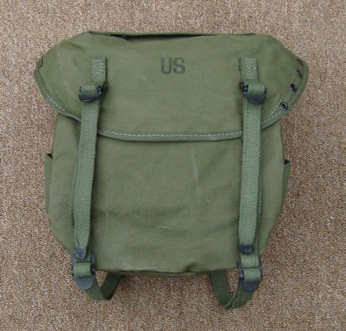 The M1961 field pack featured a small carrying handle and  row of eyelets on the rounded compartment flap.