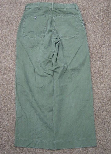 The left rear pocket on the Marine Corps P1953 trousers was secured by a single button.
