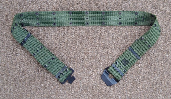 The M1967 belt was made from nylon webbing and featured a quick release T-slot buckle.