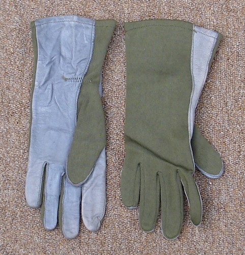 The GS/FRP-1 flight gloves provided flame and heat protection and were more comfortable to wear in tropical conditions than the B-3A gloves.