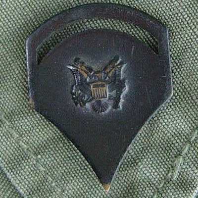SP5 metal pin on collar insignia.