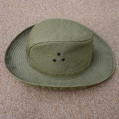 The Special Forces jungle hat had 3 sreened ventilation eyelets on each side.
