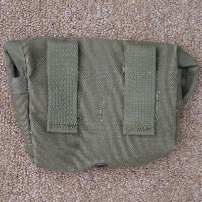 Two belt loops were provided on the back of the shotgun ammunition case.