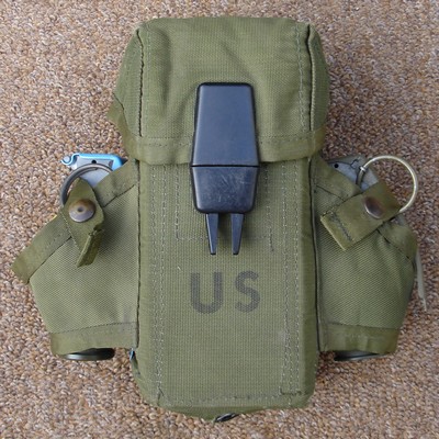 The Lincloe magazine pouch had a plastic spring catch fastener and grenade pockets on each side.