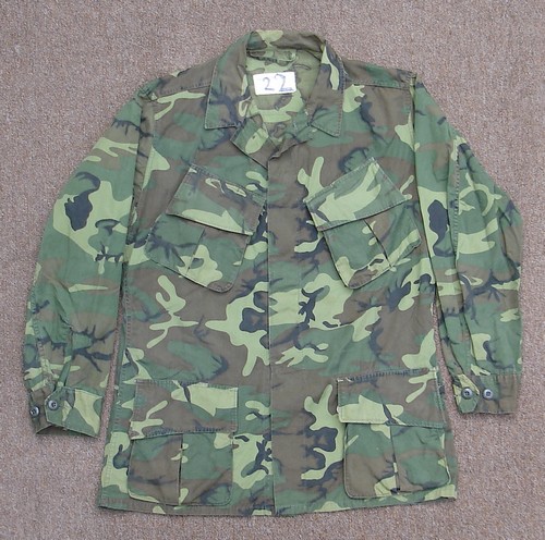The 3rd pattern Tropical Combat Coat was made from cotton poplin and was produced in ERDL camouflage as well as OG-107.