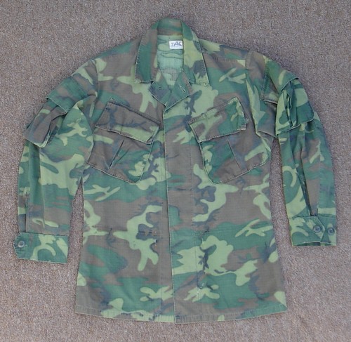 The 4th pattern Tropical Combat Coat was the first to be made from rip-stop cotton poplin.