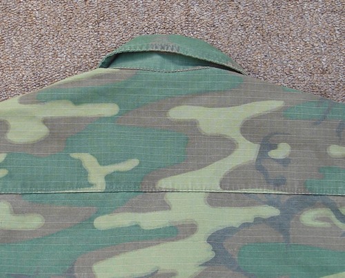 As with the 3rd pattern Tropical Combat Coat, the 4th version had a back yoke.