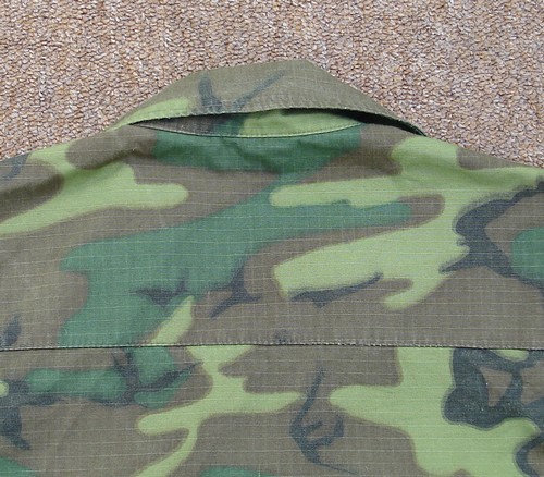 As with the 3rd and 4th pattern Tropical Combat Coats, the 5th version had a back yoke.