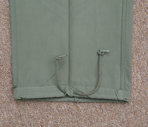 The 1st pattern Tropical Combat Trousers boasted leg bottom drawstrings.