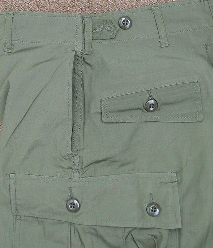 The Tropical Combat Trousers featured two hanging pockets, two  hip pockets and two thigh cargo pockets.