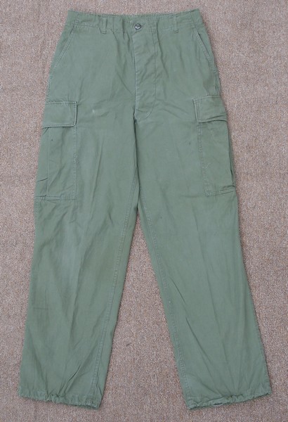 The 2nd pattern Tropical Combat Trousers were made from OG-107 cotton poplin and had concealed cargo pocket buttons.