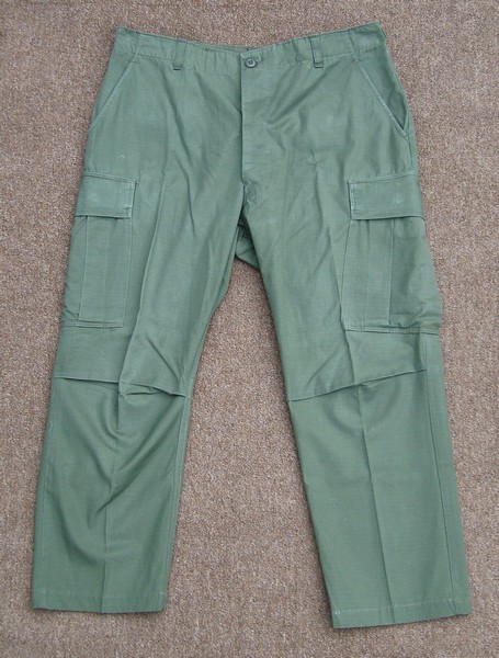 The 5th pattern Tropical Combat Trousers were made from rip-stop cotton poplin.
