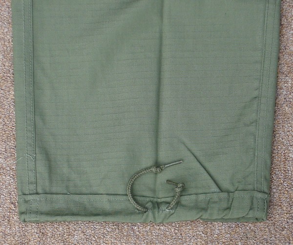 All versions of the Tropical Combat Trousers had leg bottom drawstrings.